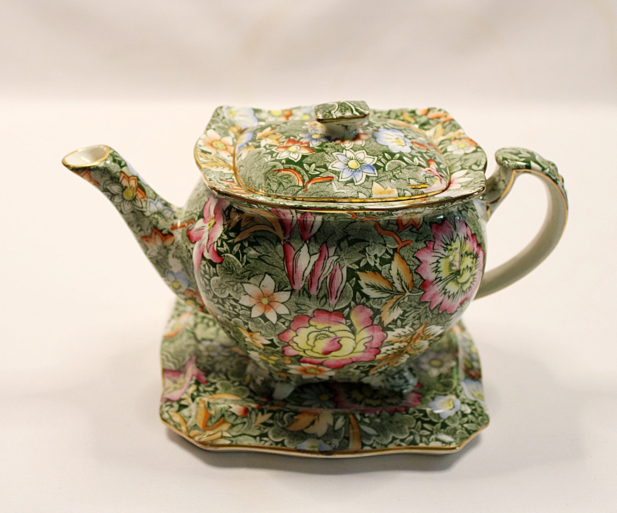 Jacobina Pattern Royal Winton Athena Teapot and Trivet England