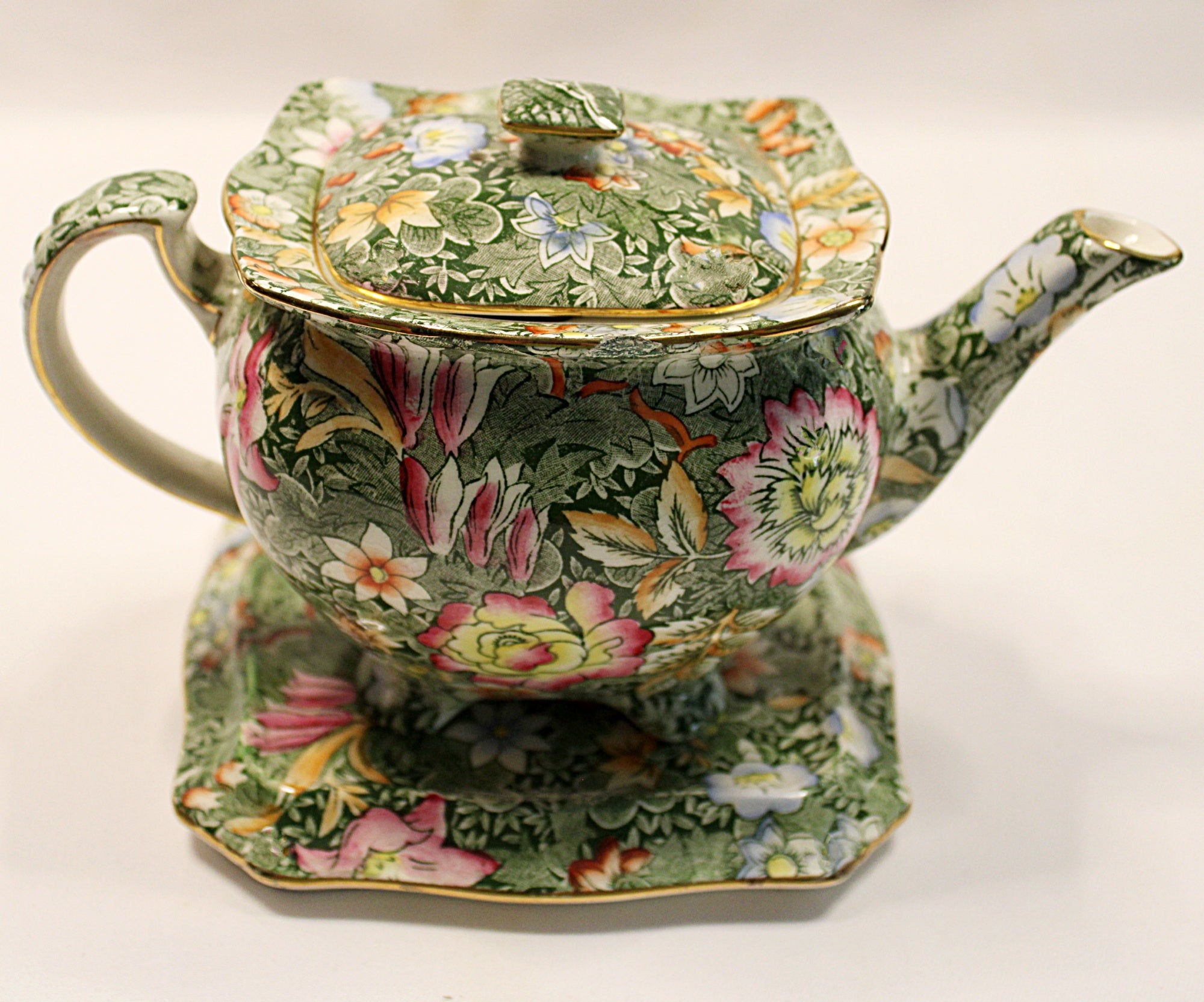 Jacobina Pattern Royal Winton Athena Teapot and Trivet England